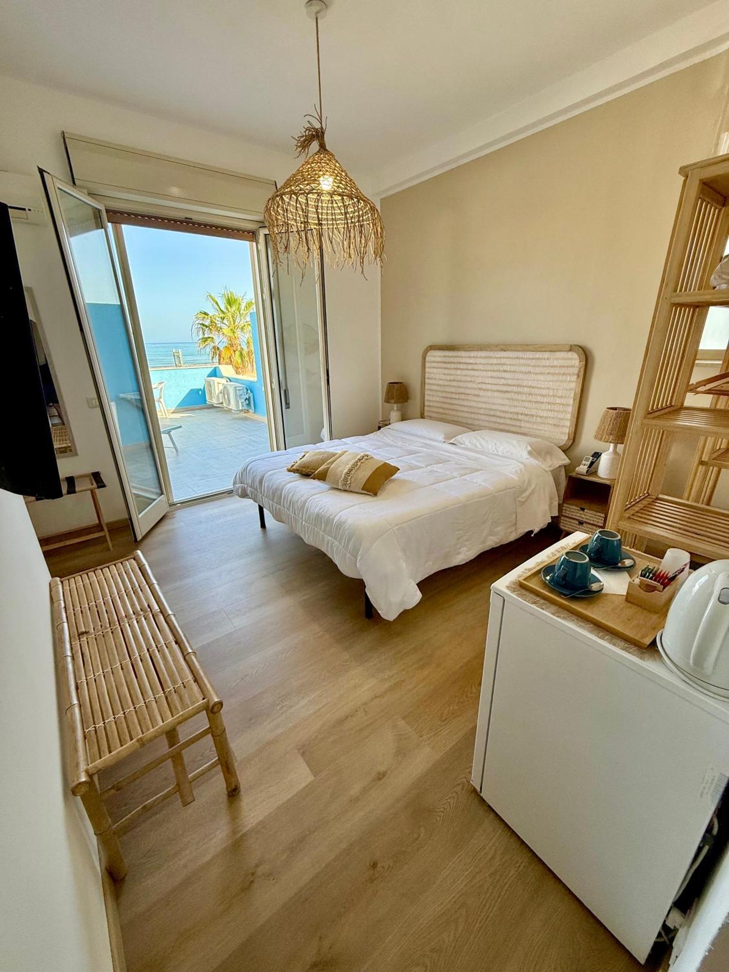 Terrazze Sul Mare Bed and Breakfast Pozzallo Eksteriør billede
